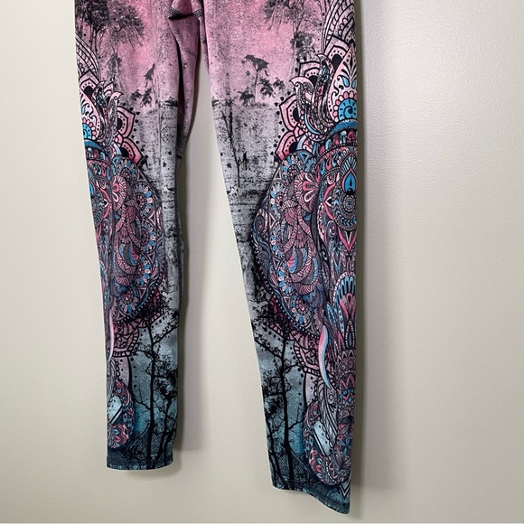 Evolution Creation EVCR HighRise Leggings Mandala Elephant Yoga Pink Gray Medium - Picture 3 of 5